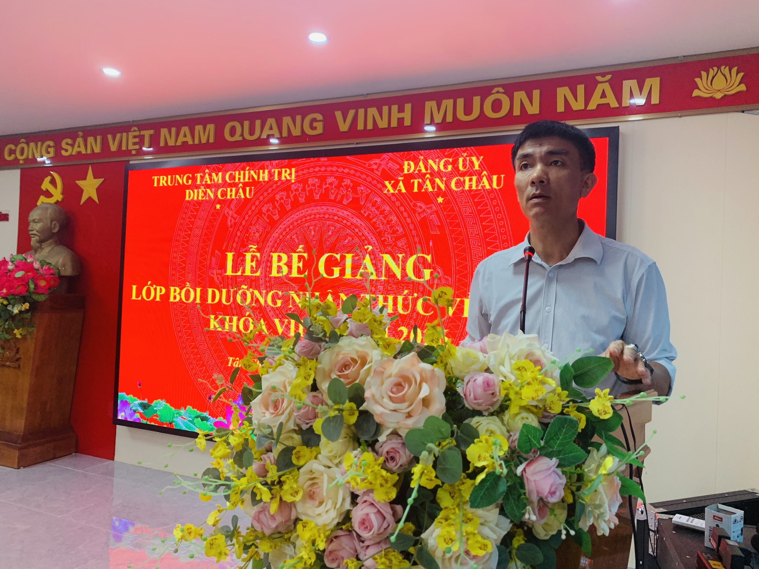 TIẾP LỬA LÝ TƯỞNG CÁCH MẠNG CHO THẾ HỆ TRẺ TRƯỜNG THPT DIỄN CHÂU 5